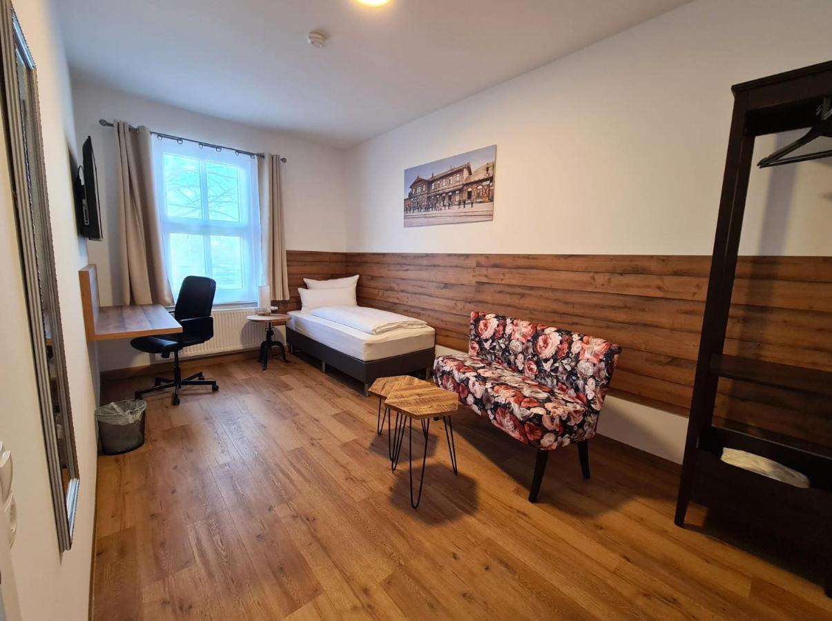 Hotel Gleis 3Viertel Ена Экстерьер фото