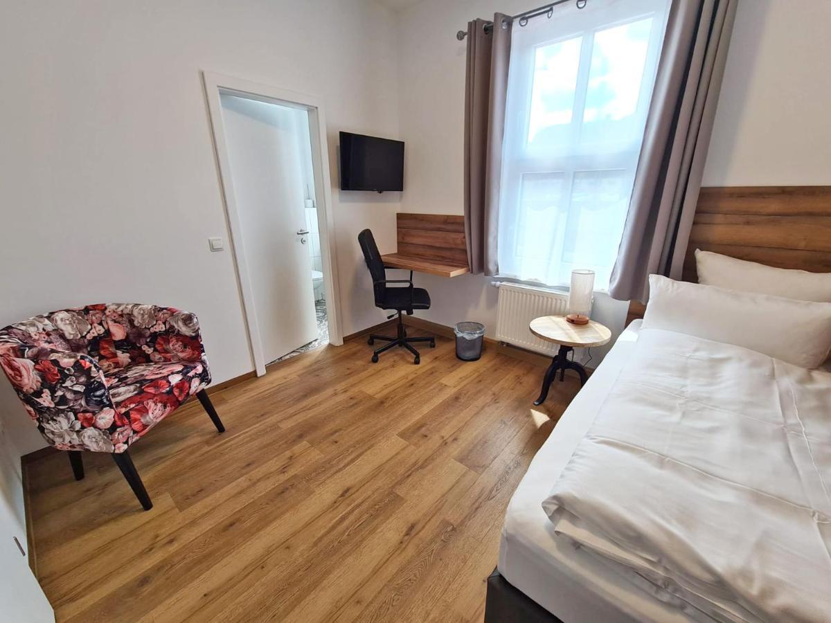 Hotel Gleis 3Viertel Ена Экстерьер фото